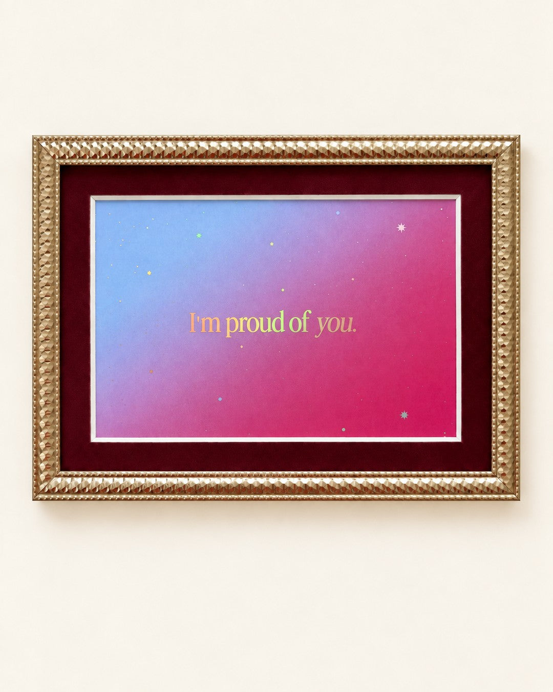 Opalizujący napis „I'm proud of you” na gradiencie od błękitu do purpury z drobnymi gwiazdami